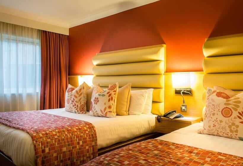 Quarto Familiar, Lea Marston