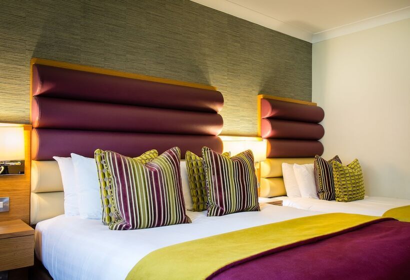 Quarto Familiar, Lea Marston