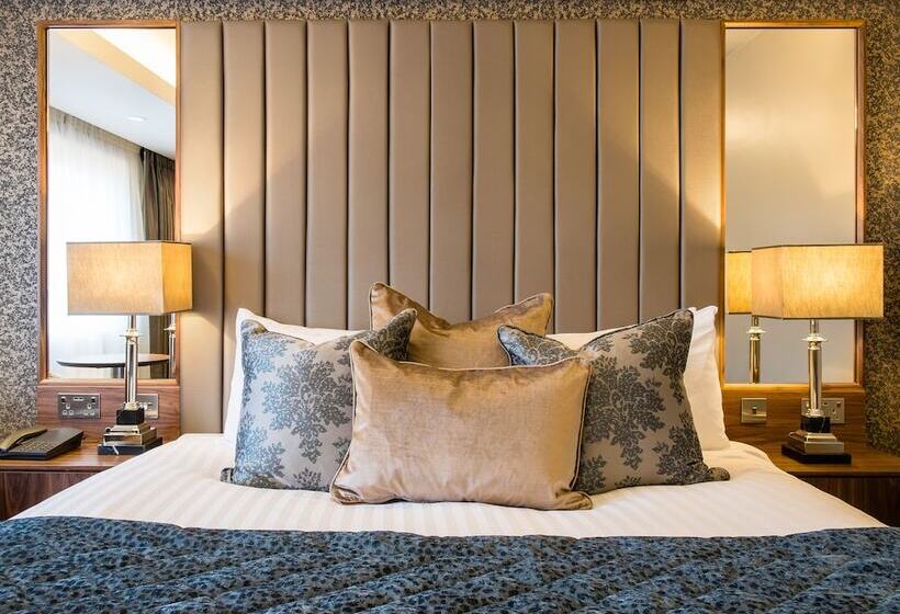 Quarto Superior, Lea Marston