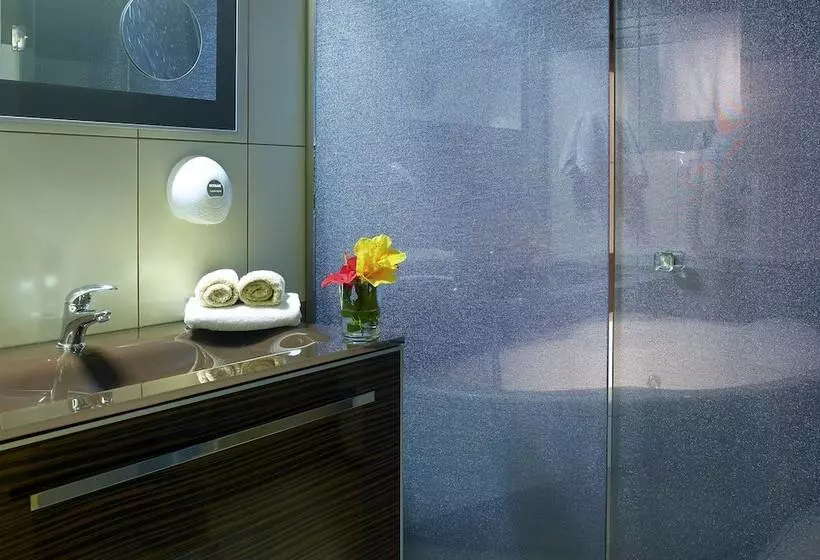 エクゼクティブスイート, Macaris Suites & Spa