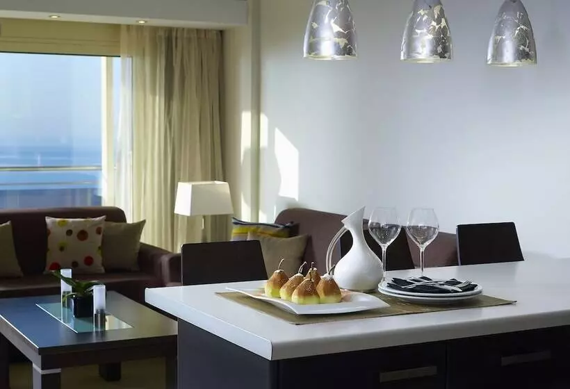エクゼクティブスイート, Macaris Suites & Spa