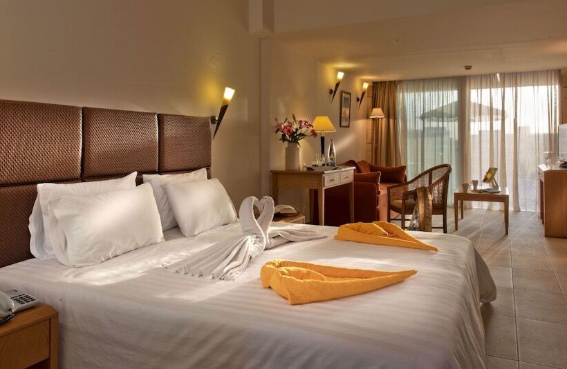 수피리어 주니어 스위트, Minos