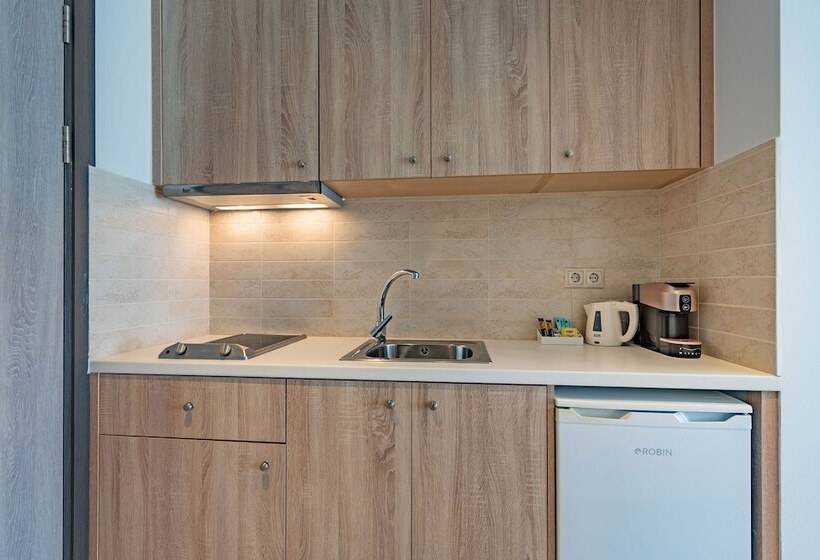 디럭스 스튜디오, Minos