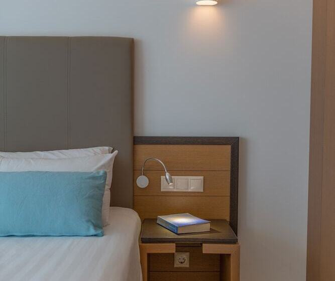 디럭스 스튜디오, Minos