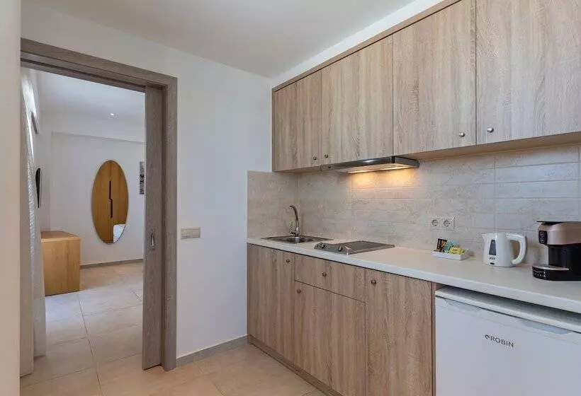 Suite Supérieure, Minos