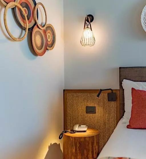 Junior Suite, Minos