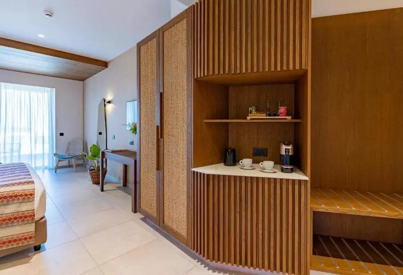 Junior Suite, Minos