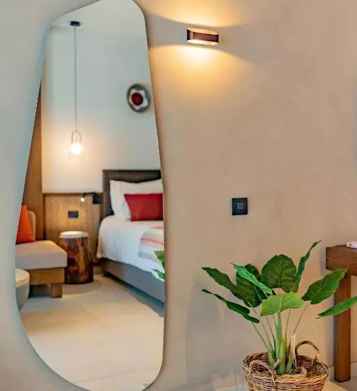 Junior Suite, Minos