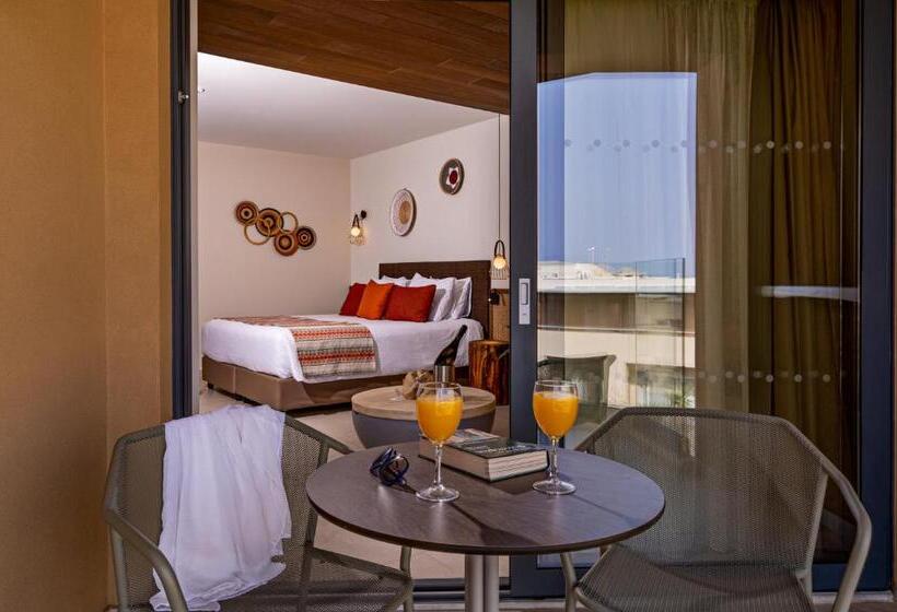 주니어 스위트, Minos