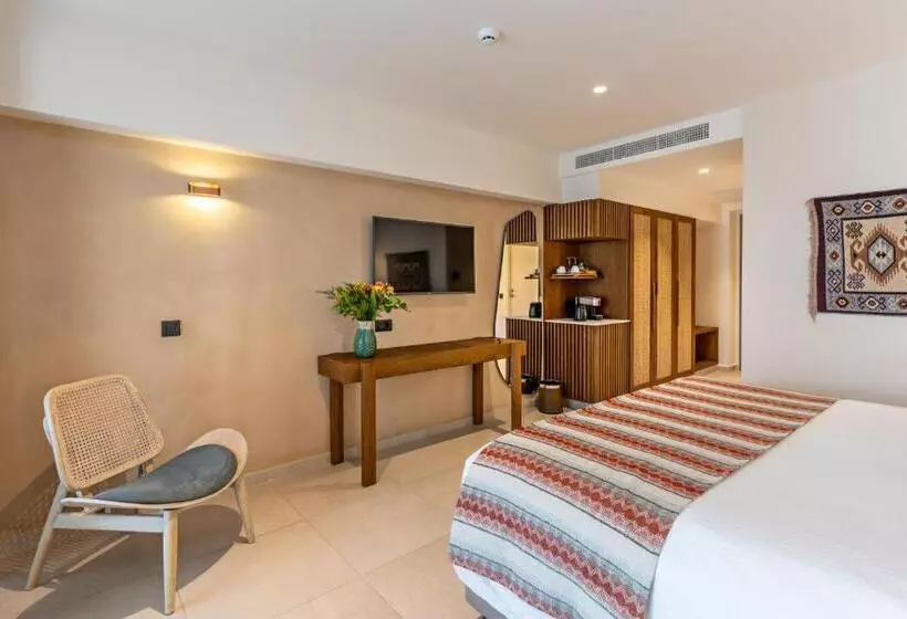 Junior Suite Supérieure, Minos