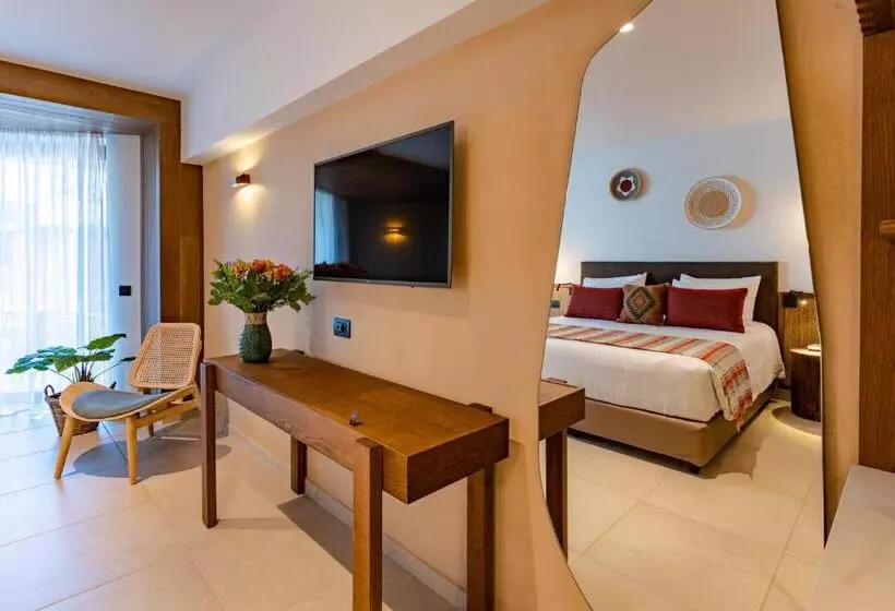 Junior Suite Supérieure, Minos