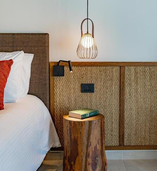 수피리어 주니어 스위트, Minos