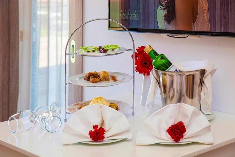 디럭스 스튜디오, Minos