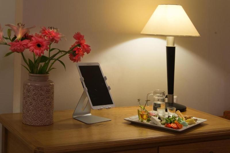 디럭스 룸, Minos