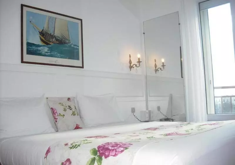 Chambre Deluxe, Minos