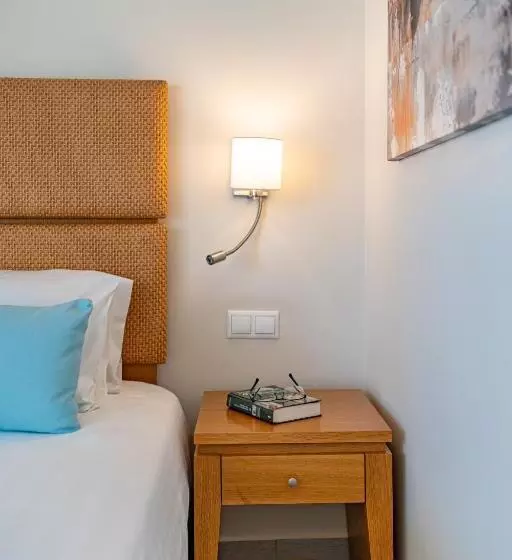 Junior Suite, Minos