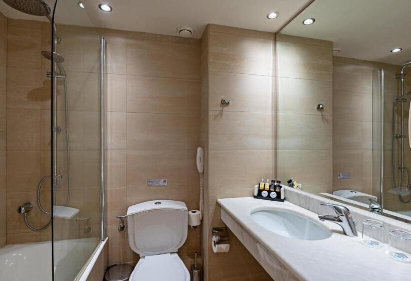 주니어 스위트, Minos