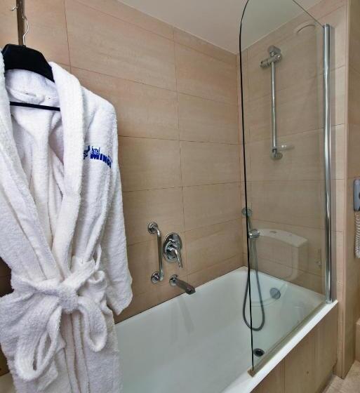 주니어 스위트, Minos