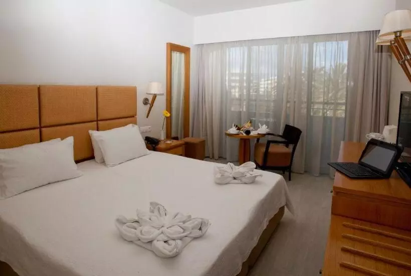 Chambre Deluxe, Minos