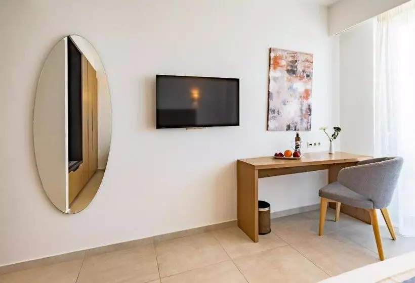 Studio Deluxe, Minos
