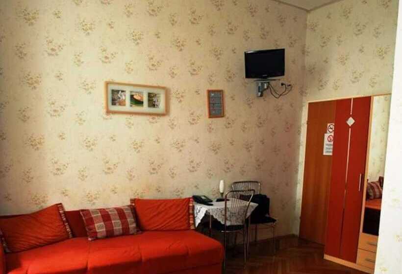 스탠다드 트리플 룸, Pension Arpi