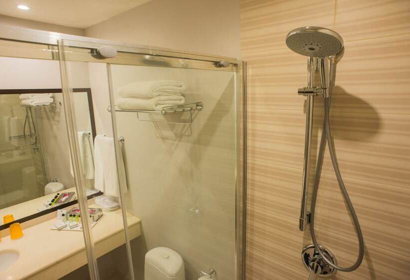 高级大房间, Petro Palace