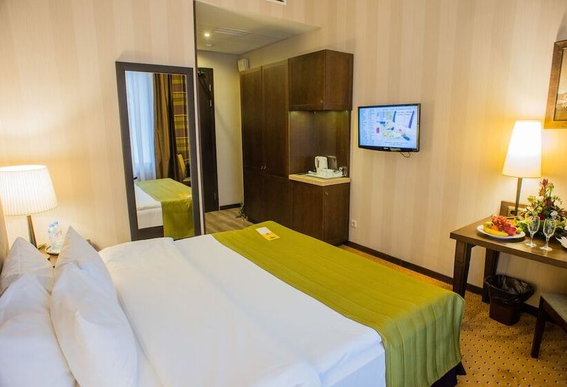 高级大房间, Petro Palace