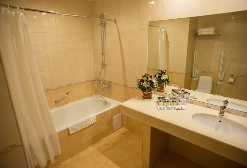 行政房间, Petro Palace