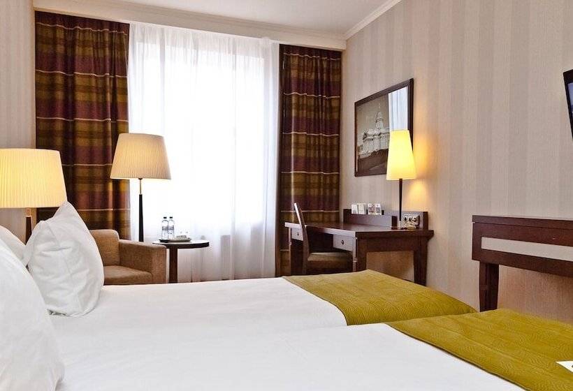 行政房间, Petro Palace