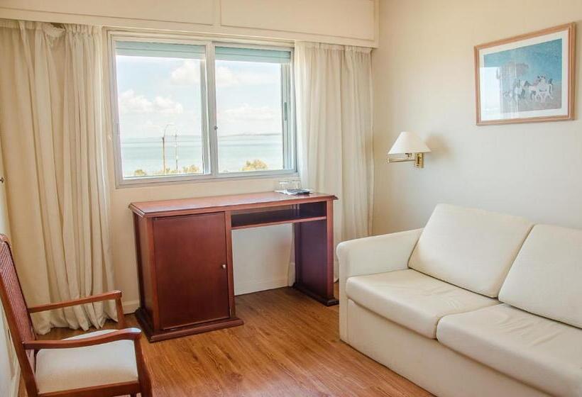 سوییت با چشم‌انداز دریا, Sunset Beach