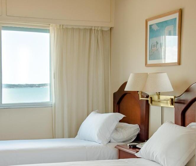 سوییت با چشم‌انداز دریا, Sunset Beach