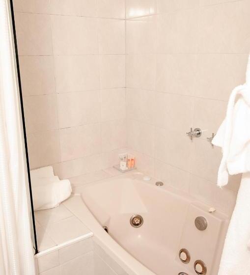 سوییت با چشم‌انداز دریا, Sunset Beach