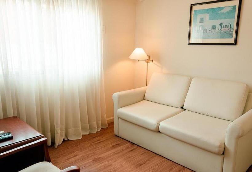 سوییت با چشم‌انداز دریا, Sunset Beach