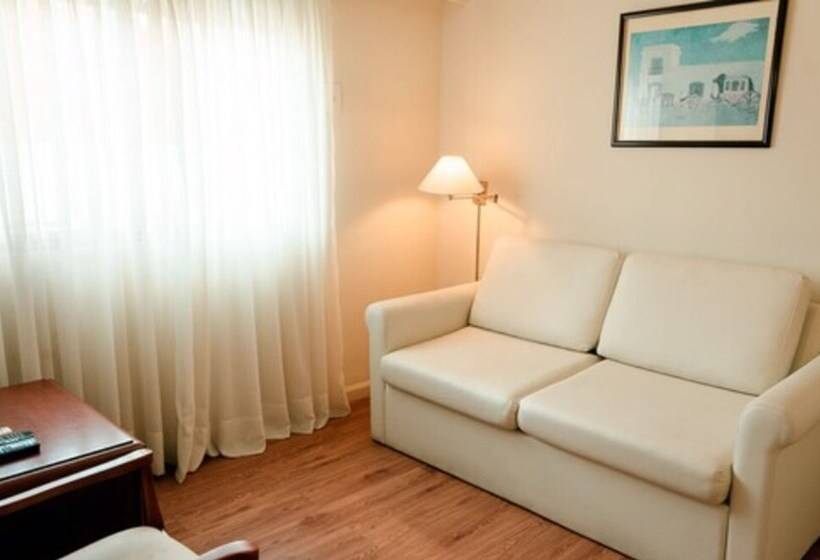 سوییت با چشم‌انداز دریا, Sunset Beach