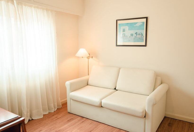 سوییت با چشم‌انداز دریا, Sunset Beach