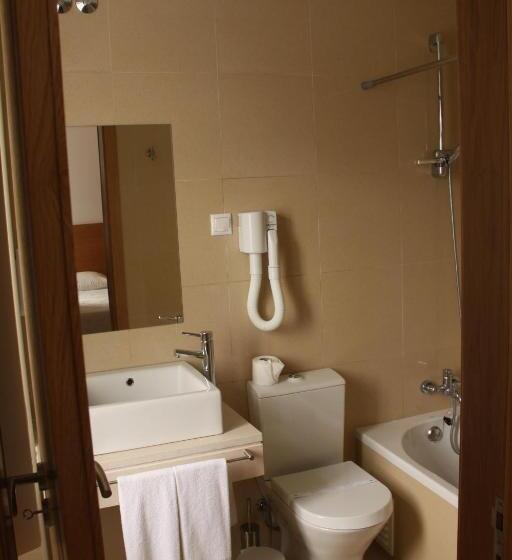 标准三人间, Zenite