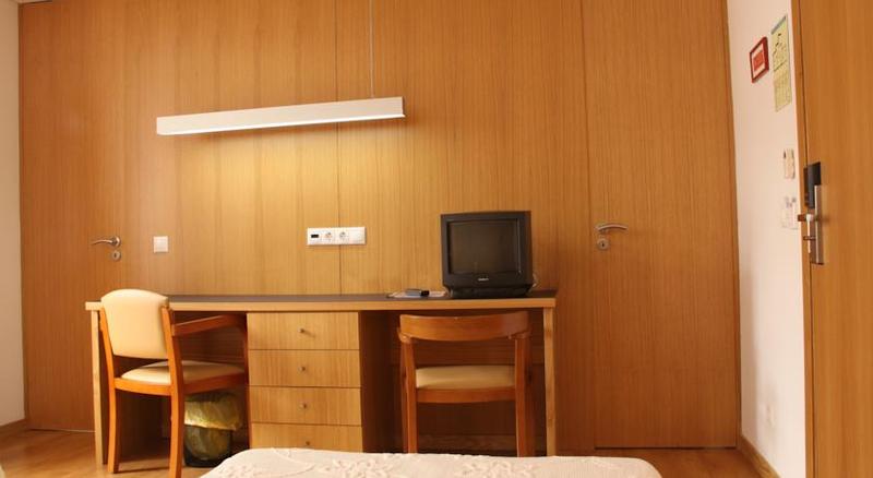 标准三人间, Zenite