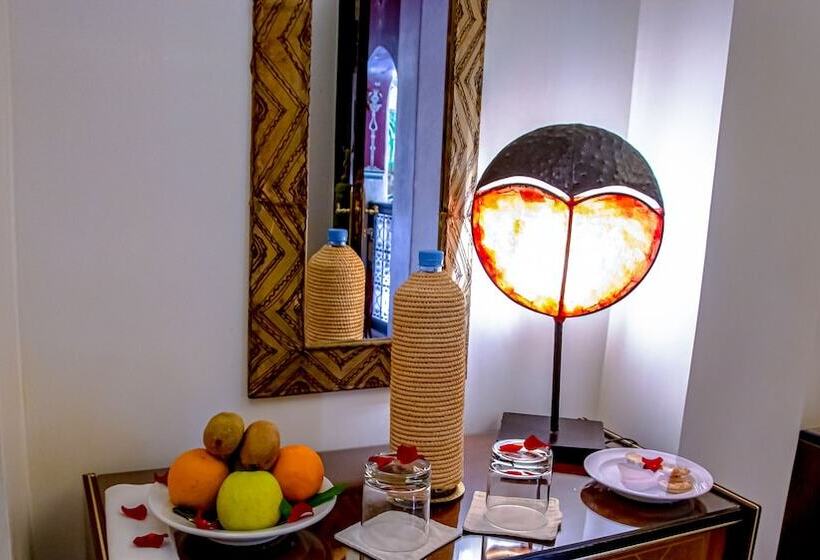 اتاق سوپریور, Dar Anika
