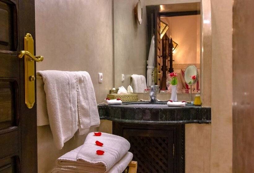 اتاق سوپریور, Dar Anika