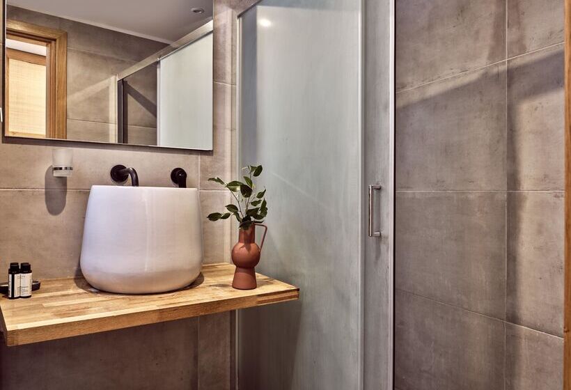 オーシャンビューデラックスステューディオ, Troulis Apart