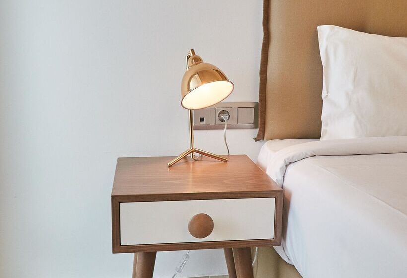 スタンダードスタジオ, Troulis Apart