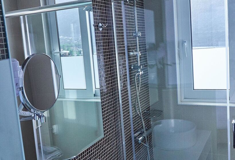 オーシャンビューデラックスステューディオ, Troulis Apart