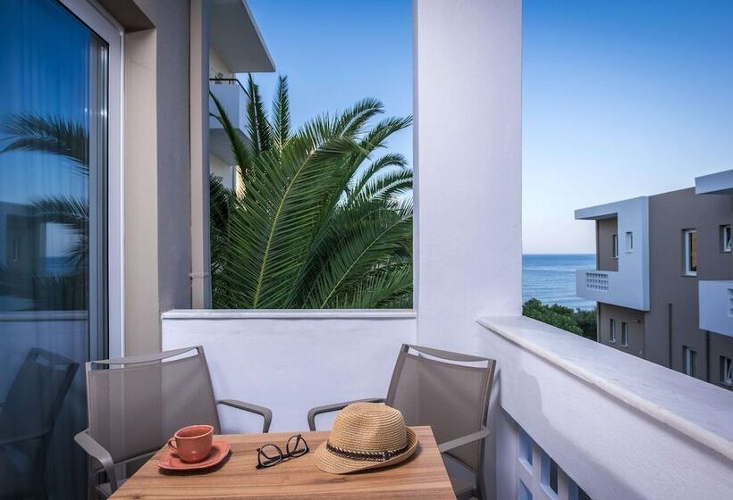 オーシャンビューデラックスステューディオ, Troulis Apart