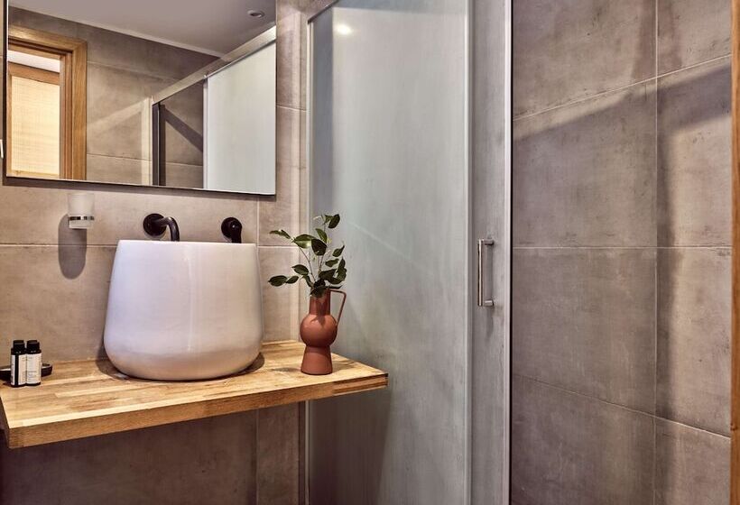 オーシャンビューデラックスステューディオ, Troulis Apart