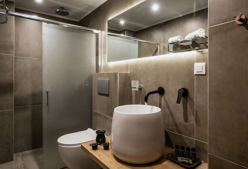 オーシャンビューデラックスステューディオ, Troulis Apart