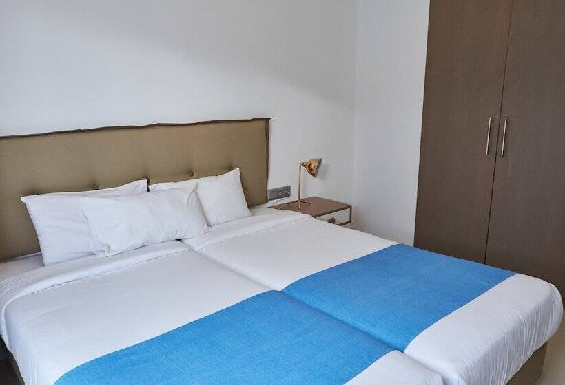 オーシャンビューデラックスステューディオ, Troulis Apart