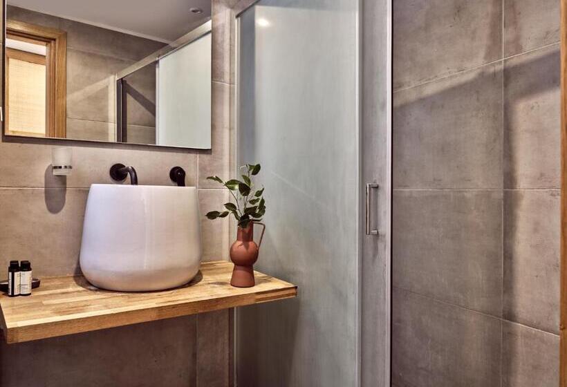 オーシャンビューデラックスステューディオ, Troulis Apart