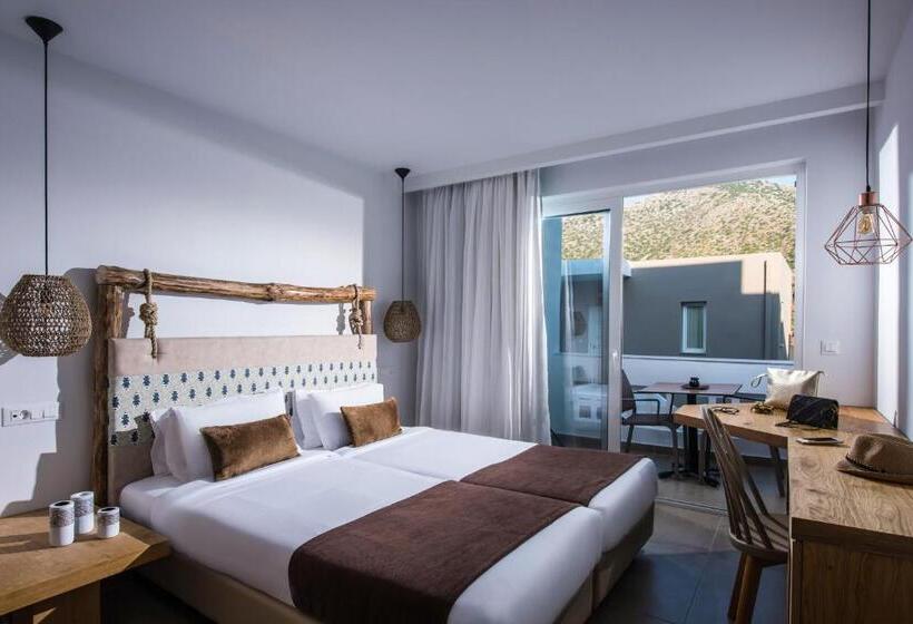 オーシャンビューデラックスステューディオ, Troulis Apart