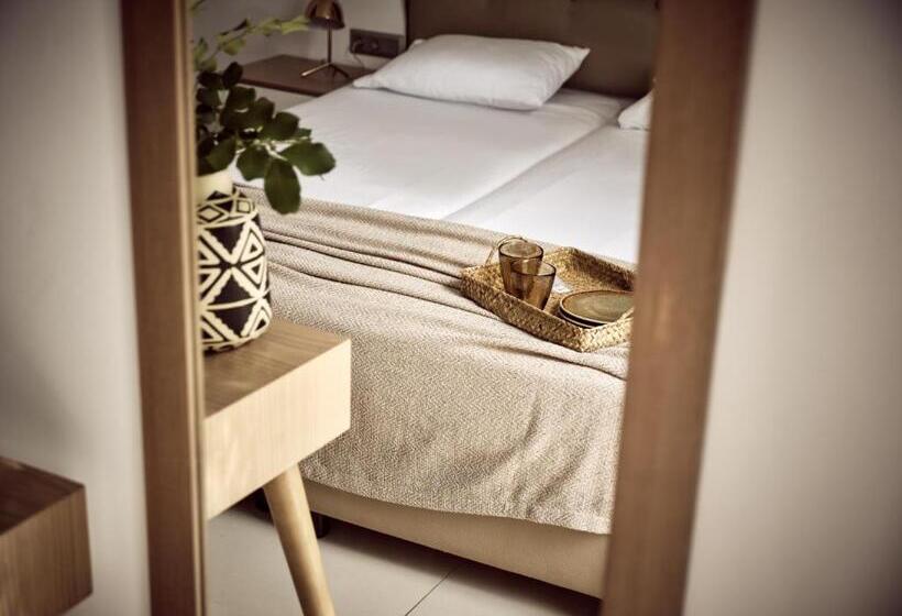 オーシャンビューデラックスステューディオ, Troulis Apart