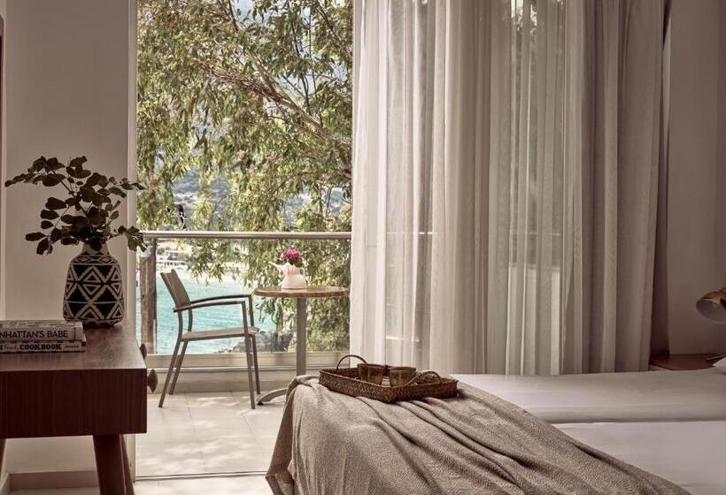 オーシャンビューデラックスステューディオ, Troulis Apart